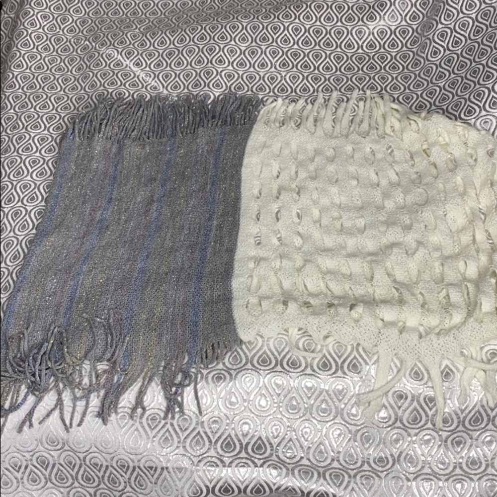 Beautiful scarf 🧣 - Picture 2 of 4